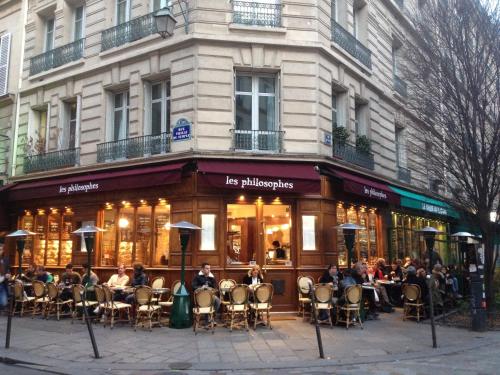 Designer Flat, Steps from Place des Vosges, Le Marais