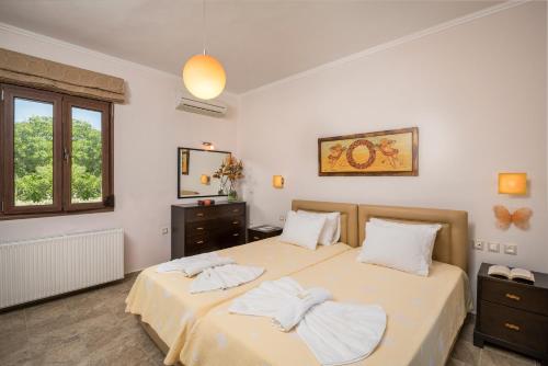Postel nebo postele na pokoji v ubytování Caneva Luxury Villa