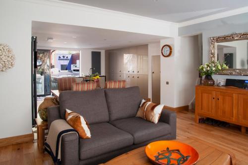 a living room with a couch and a table at Boutique cottage central Wells in Wells