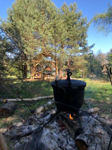 a pot sitting on top of a camp fire at Na Skraju Lasu in Guciów