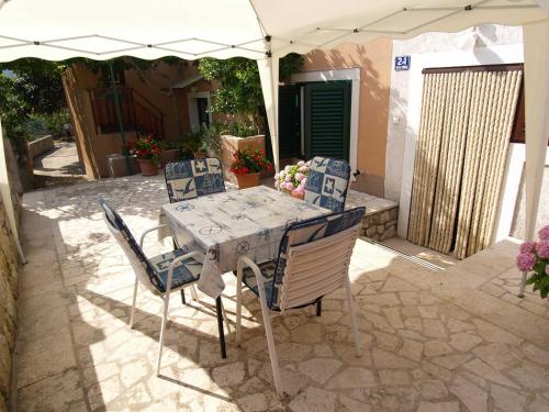 Patio alebo iná vonkajšia časť ubytovania Teo