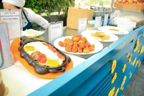 ホテルの敷地内または近くでの食事または食べ物
