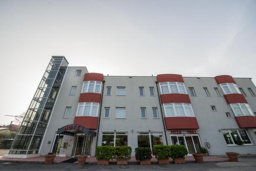Hotel Formula International – Photos 2