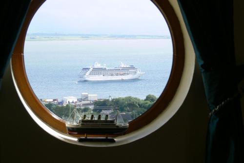 Vue générale sur la mer ou vue sur la mer prise depuis la maison d'hôtes