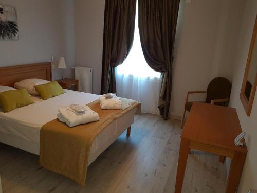 a hotel room with a bed and a window at Domitys Les Cigales du Lubéron in Cavaillon