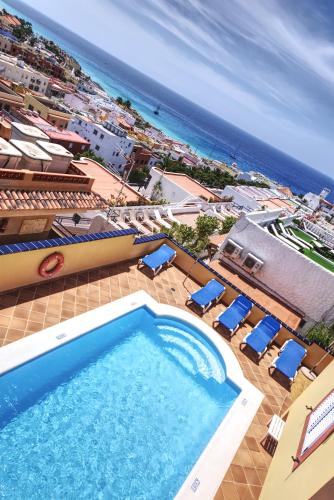 Бассейн в Hotel La Colina или поблизости