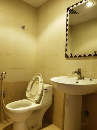 Kylpyhuone majoituspaikassa Nozul Al Tout Furnished Apartments