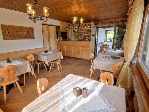 Restaurace v ubytování Hotel Garni Edy