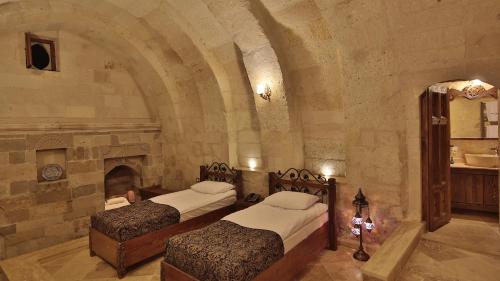 Letto o letti in una camera di Cappadocia Cave Land Hotel