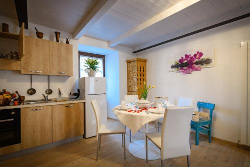 a kitchen and dining room with a table and chairs at Casa Nonna Pia in Tirano
