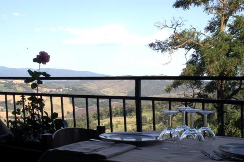 a table with a view of the mountains at Buca di Michelangelo in Caprese Michelangelo