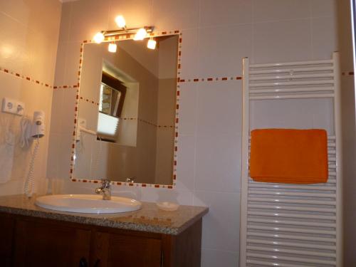 a bathroom with a sink and a mirror at Casa da Menina in Anceriz