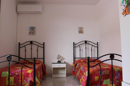 Katil atau katil-katil dalam bilik di Salentocasemare Appartamenti