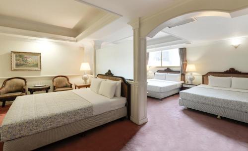 A bed or beds in a room at Forbes Hotel