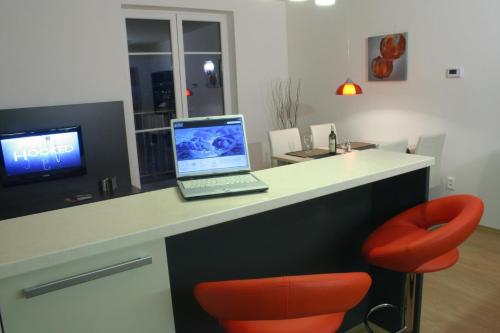 TV a/nebo společenská místnost v ubytování Apartmína
