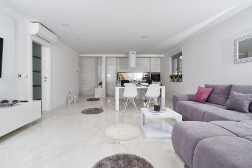 Brand new Apartment S & U