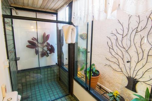 a bathroom with a fish tank and a window at Pousada Trem do Imperador in Tiradentes