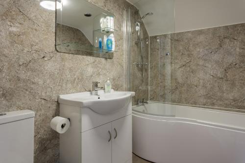 Kylpyhuone majoituspaikassa Brockhurst Lodge