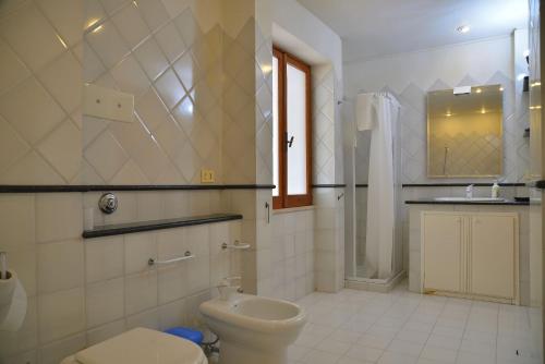 A bathroom at Villa Nice Mondello