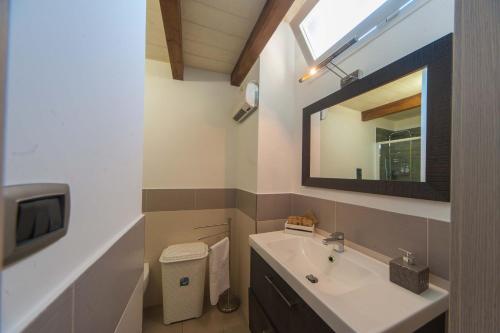 a bathroom with a sink and a mirror at Casa Vacanze Belleville in Trani