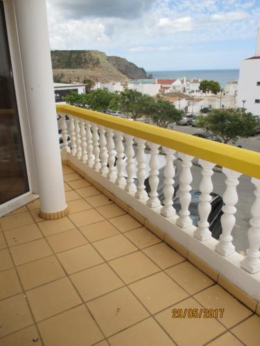 Foto Lote 8 casa amarela 1