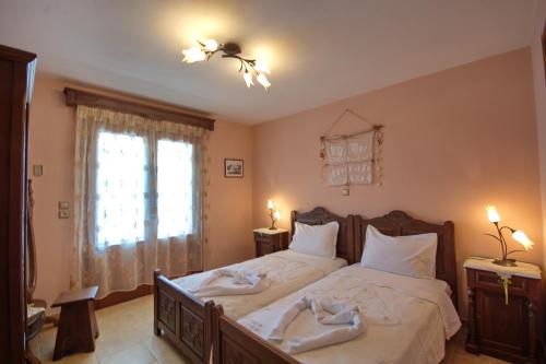 Ένα ή περισσότερα κρεβάτια σε δωμάτιο στο Pelagos Villas