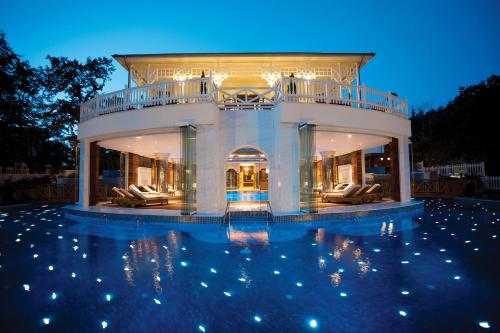 Bazén v ubytování Limak Yalova Thermal Boutique Hotel nebo v jeho okolí