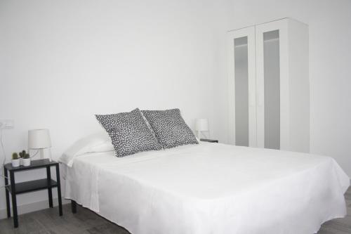 Un pat sau paturi într-o cameră la Stay Plaza de Toros