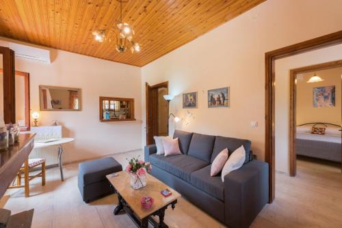 Гостиная зона в Family Holiday Apartment with garden & BBQ