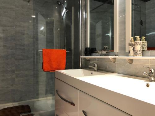 a bathroom with a white sink and a mirror at Central Tavira apartment with balcony, Casa Cristina in Tavira