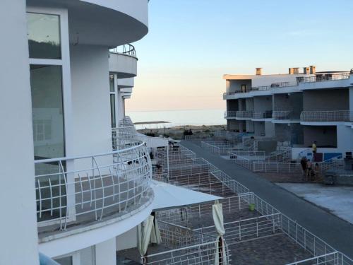 a balcony of a building with a view of the ocean at Apartamenty u moria in Karolino-Buhaz