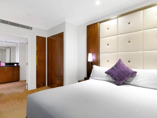 Ένα ή περισσότερα κρεβάτια σε δωμάτιο στο Amora Hotel Jamison Sydney