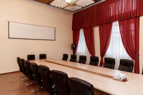 Οι επιχειρηματικές εγκαταστάσεις ή/και οι αίθουσες συνεδριάσεων στο Hotel Amurasso