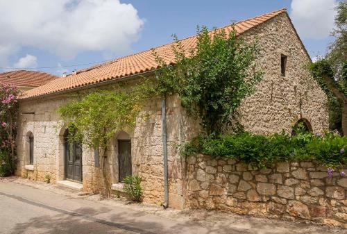 a stone building with ivy on the side of it at Familia in Vathi, Ithaka