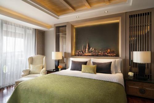 
A bed or beds in a room at Anantara Riverside Bangkok Resort - SHA Plus Certified
