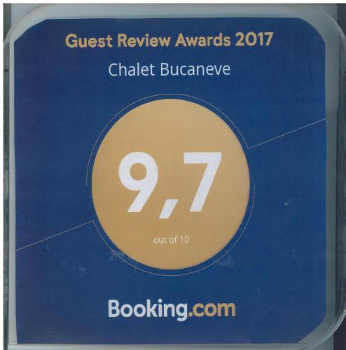 Un certificado, premio, letrero u otro documento en Chalet Bucaneve