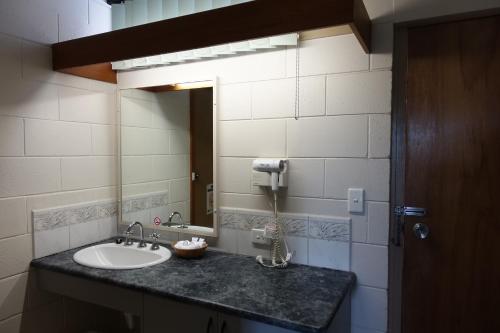 Un baño de Coal Creek Motel