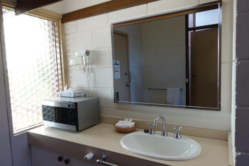 Un baño de Coal Creek Motel