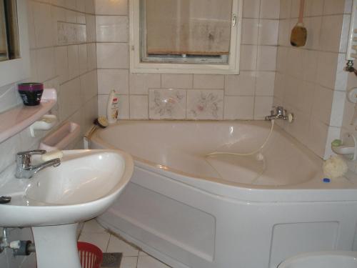 a bathroom with a tub and a sink and a toilet at B&B Vila na Belom Bregu in Zaječar