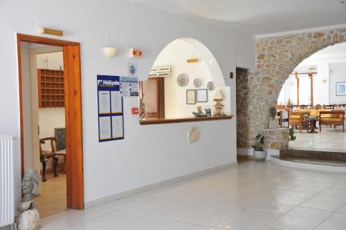 a hallway with an archway and a dining room at Eri Hotel in Parikia