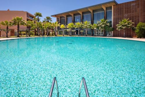 Πισίνα στο ή κοντά στο the Quest - Luxury Beach Apartment