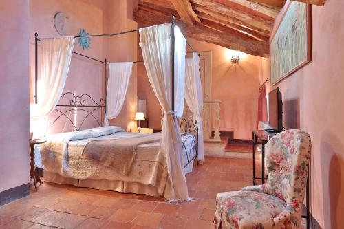 Tempat tidur dalam kamar di Relais I Castagnoni