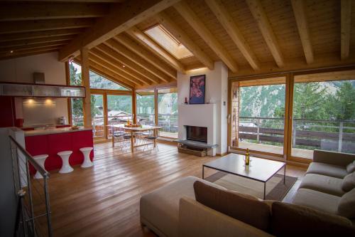 a living room with a couch and a table at Chalet Sperling in Saas-Fee