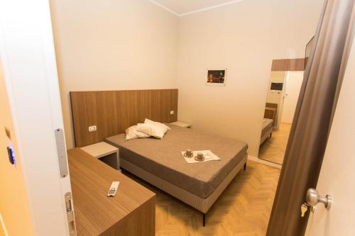 En eller flere senger på et rom på Le Affacciate Bruzie Home Guest House
