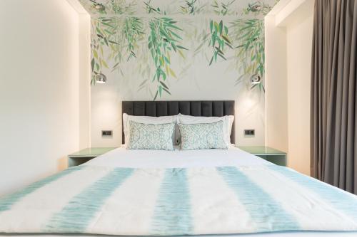 Hotel Capital Lisboa tesisinde bir odada yatak veya yataklar