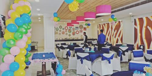 Restaurace v ubytování Grand Hotel Nawanshahr