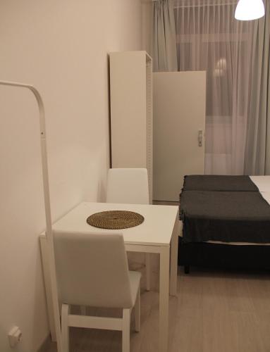a room with a table and chairs and a bed at Hauptbahnhof S2 in Vienna