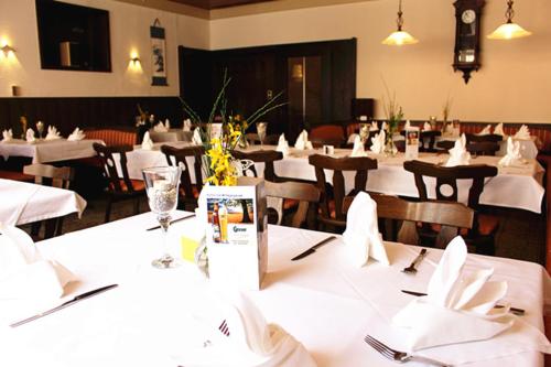a dining room with white tables and chairs at Gasthof 'Zum alten Turm' in Haslach an der Mühl