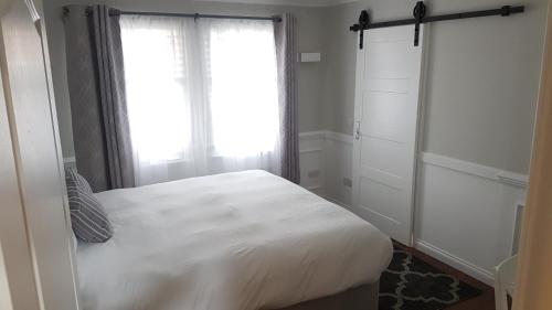 MacLean Guest Houseにあるベッド