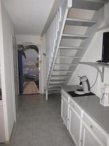 TV a/nebo společenská místnost v ubytování Maison près de la plage